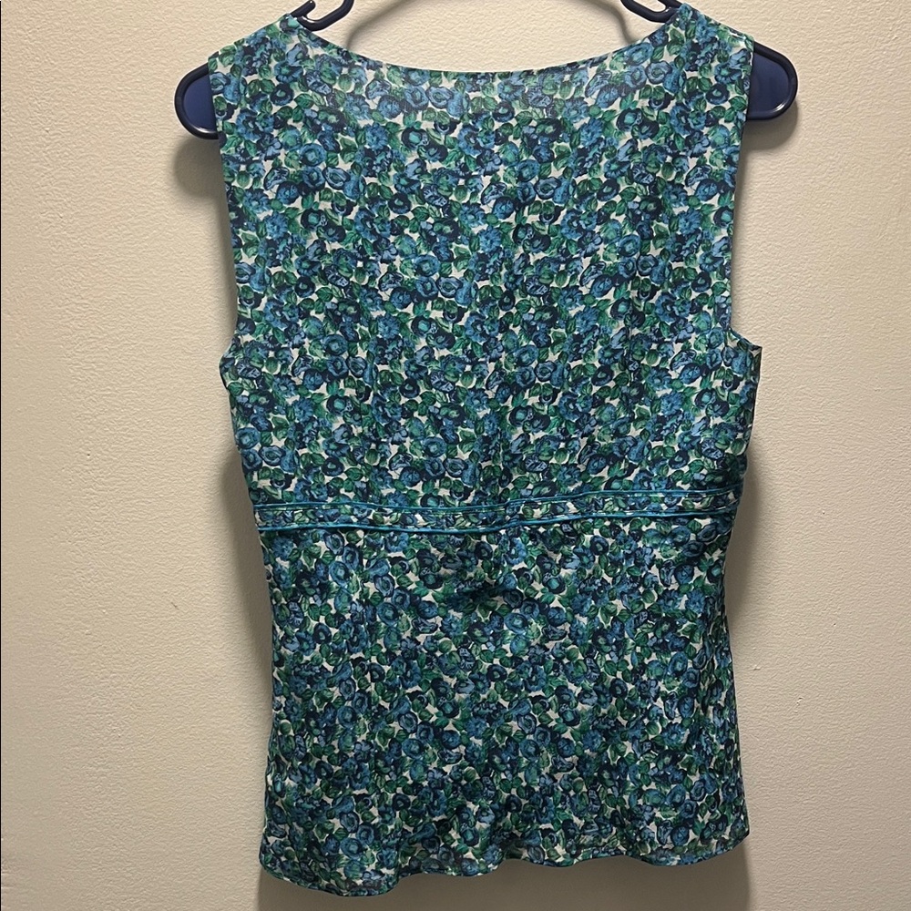 Ann Taylor 100% Silk Floral Blue and Green Sleeveless Top Sz 6 - Picture 2 of 5